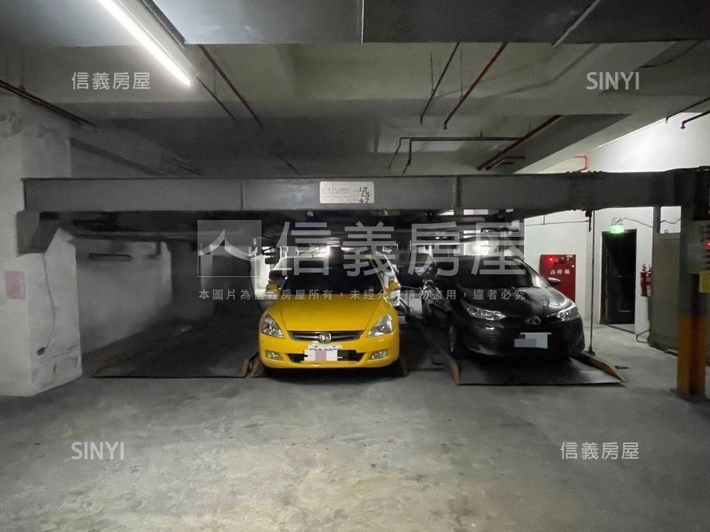 巨蛋捷運公園商圈百坪店鋪房屋室內格局與周邊環境