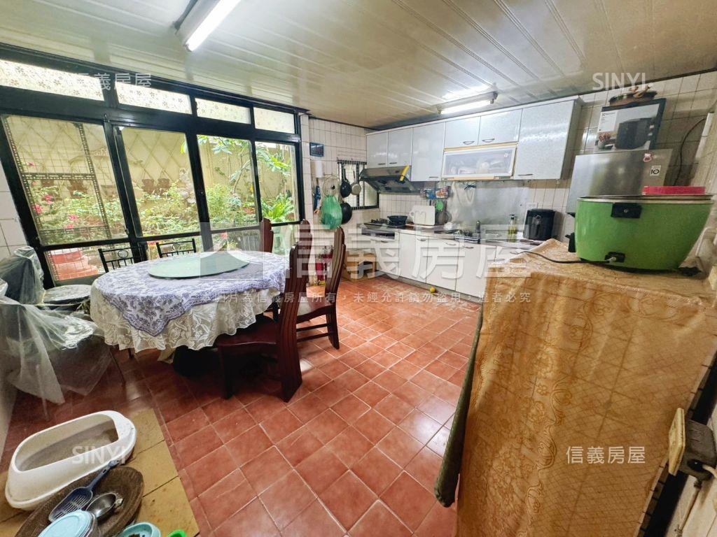 極品近捷運公園臨路美透天房屋室內格局與周邊環境