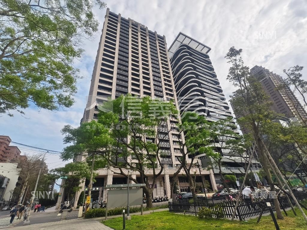 中悅瑰麗面總圖景觀高樓Ａ房屋室內格局與周邊環境