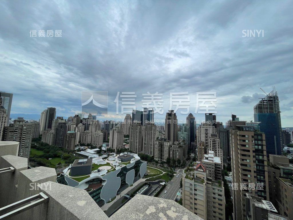 七期新市政天璽五近歌劇院房屋室內格局與周邊環境