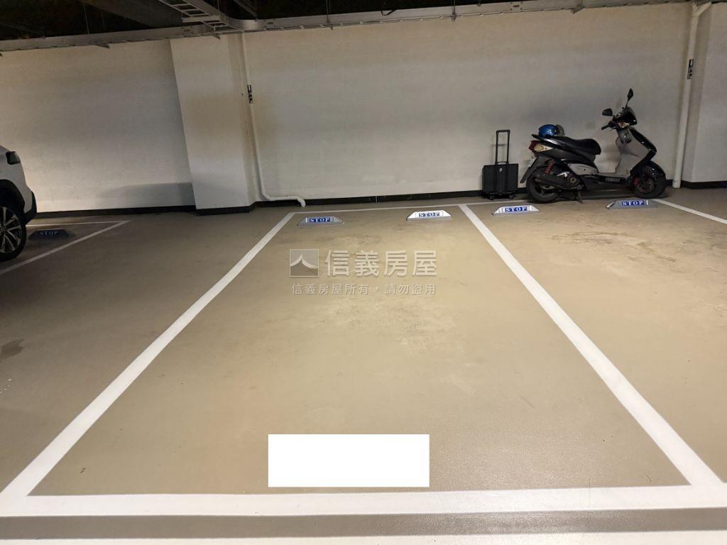 美麗山林時尚裝潢兩房車位房屋室內格局與周邊環境