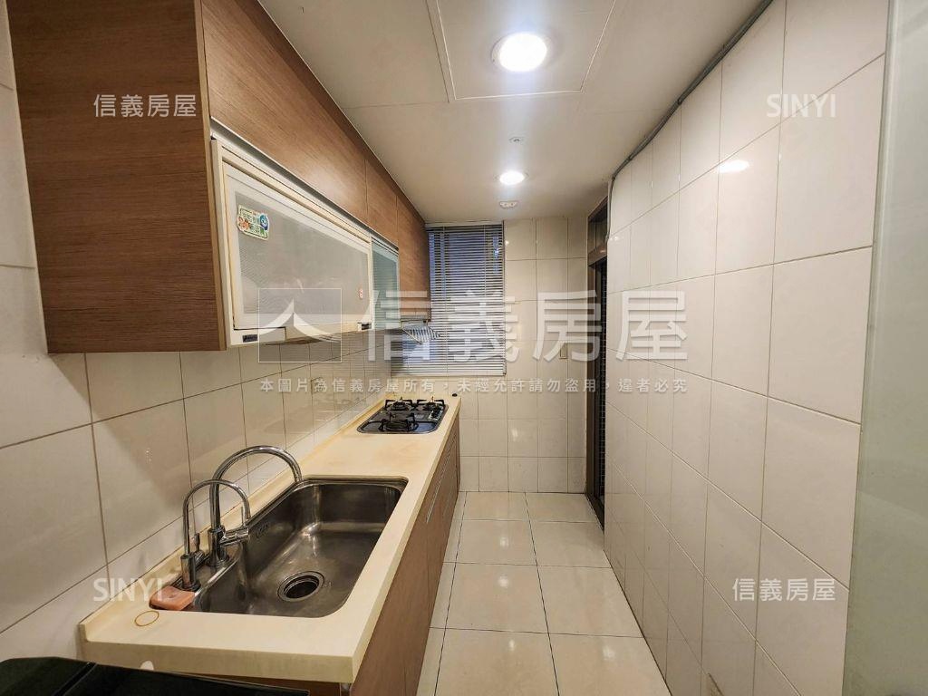 大學劍橋高樓三房車位房屋室內格局與周邊環境