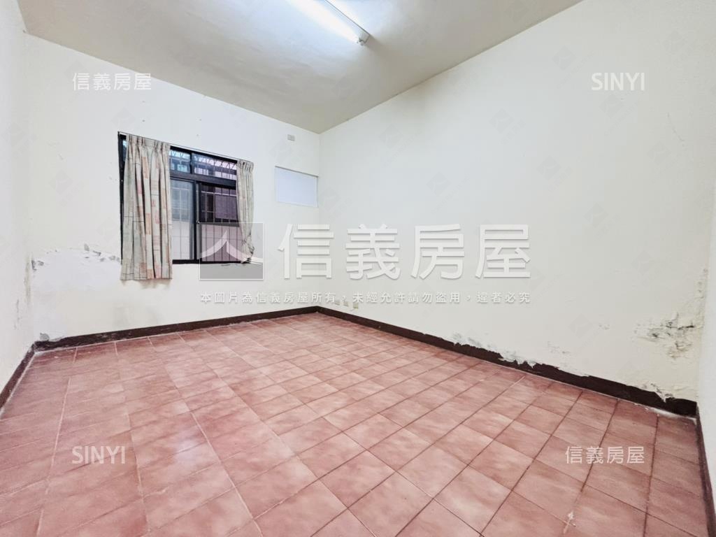 亞灣區公園旁質感公寓一樓房屋室內格局與周邊環境