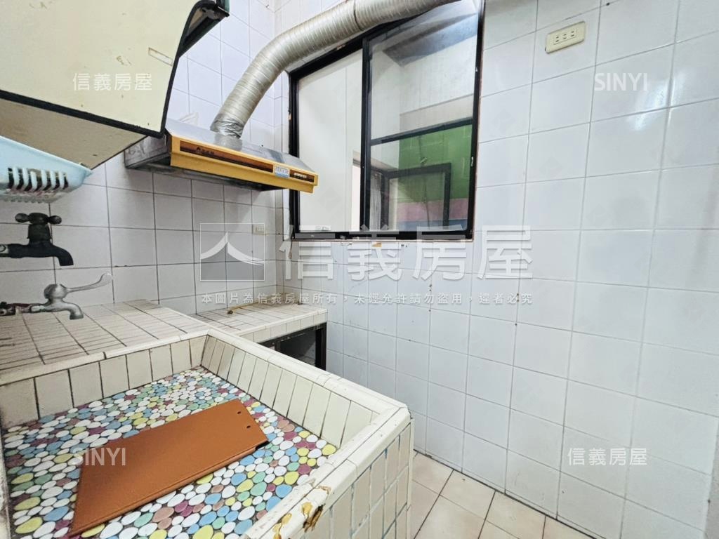 亞灣區公園旁質感公寓一樓房屋室內格局與周邊環境