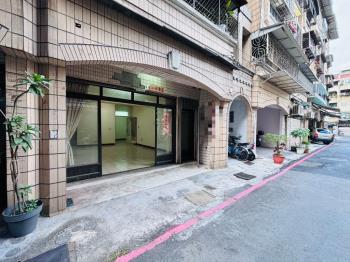 亞灣區公園旁質感公寓一樓