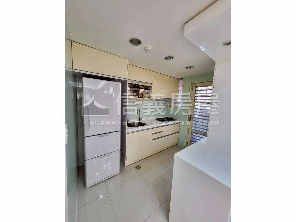 重劃邊間三房★層林盡染房屋室內格局與周邊環境