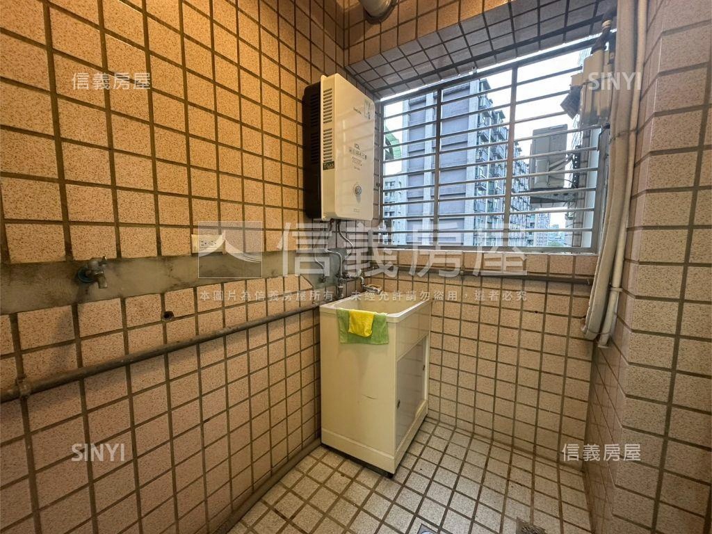 重劃邊間三房★層林盡染房屋室內格局與周邊環境