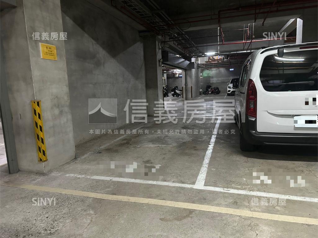 重劃邊間三房★層林盡染房屋室內格局與周邊環境