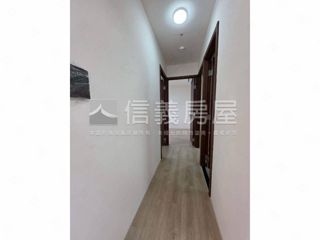 富宇上城３房頂樓戶房屋室內格局與周邊環境