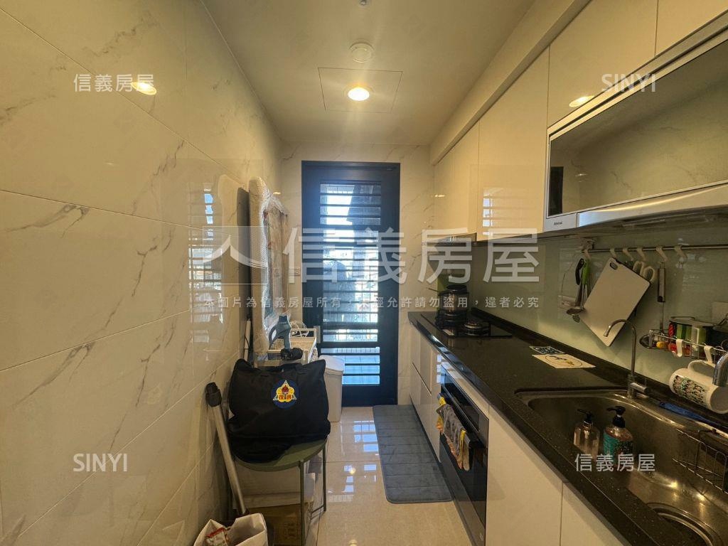 春城越兩房車位房屋室內格局與周邊環境