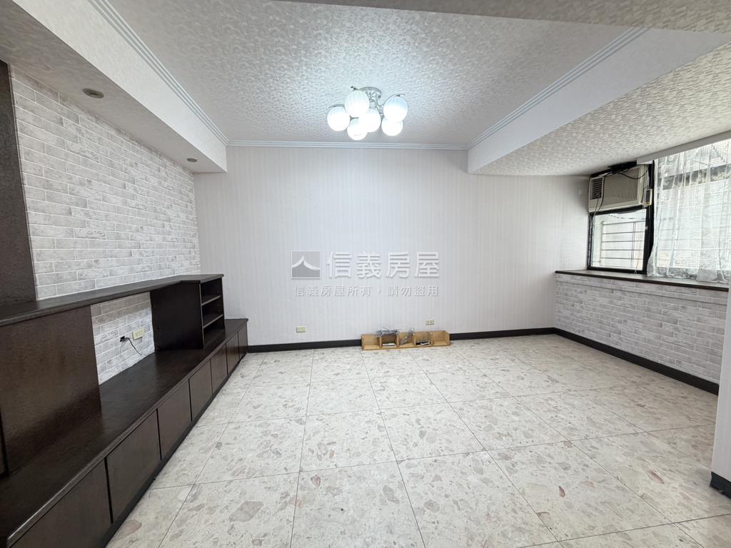 伊通獨棟低總公寓二樓房屋室內格局與周邊環境