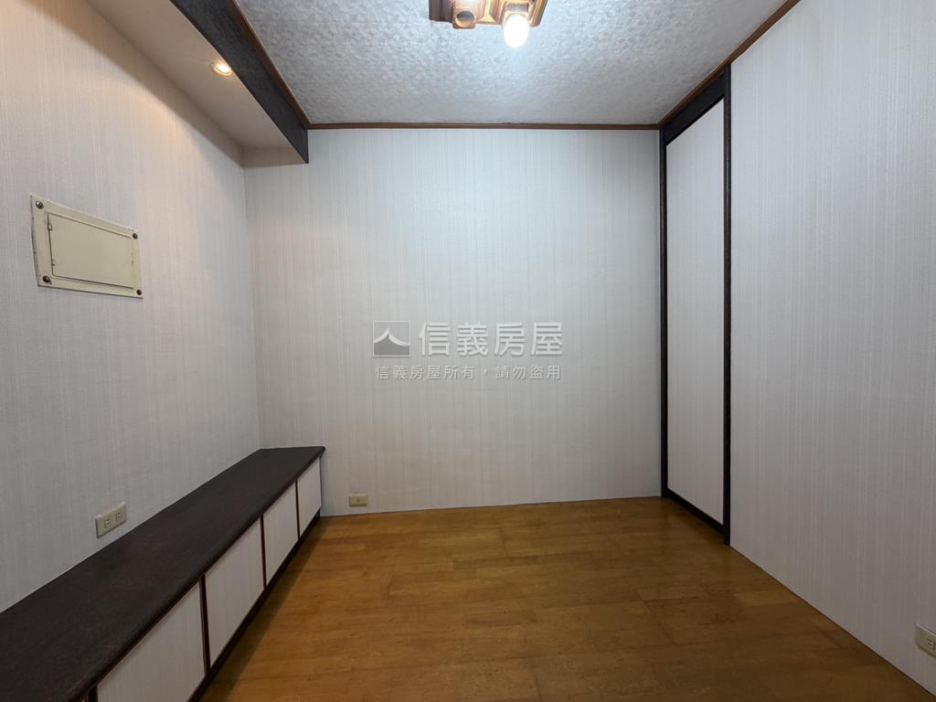 伊通獨棟低總公寓二樓房屋室內格局與周邊環境