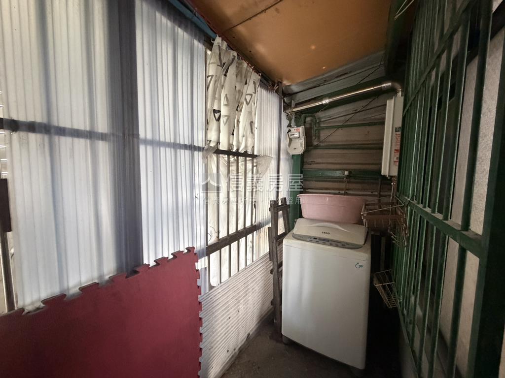 伊通獨棟低總公寓二樓房屋室內格局與周邊環境
