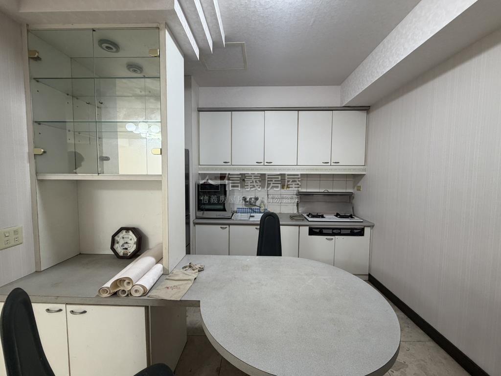 伊通獨棟低總公寓二樓房屋室內格局與周邊環境