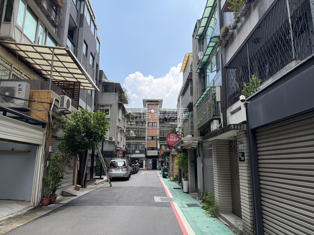 伊通獨棟低總公寓二樓房屋室內格局與周邊環境
