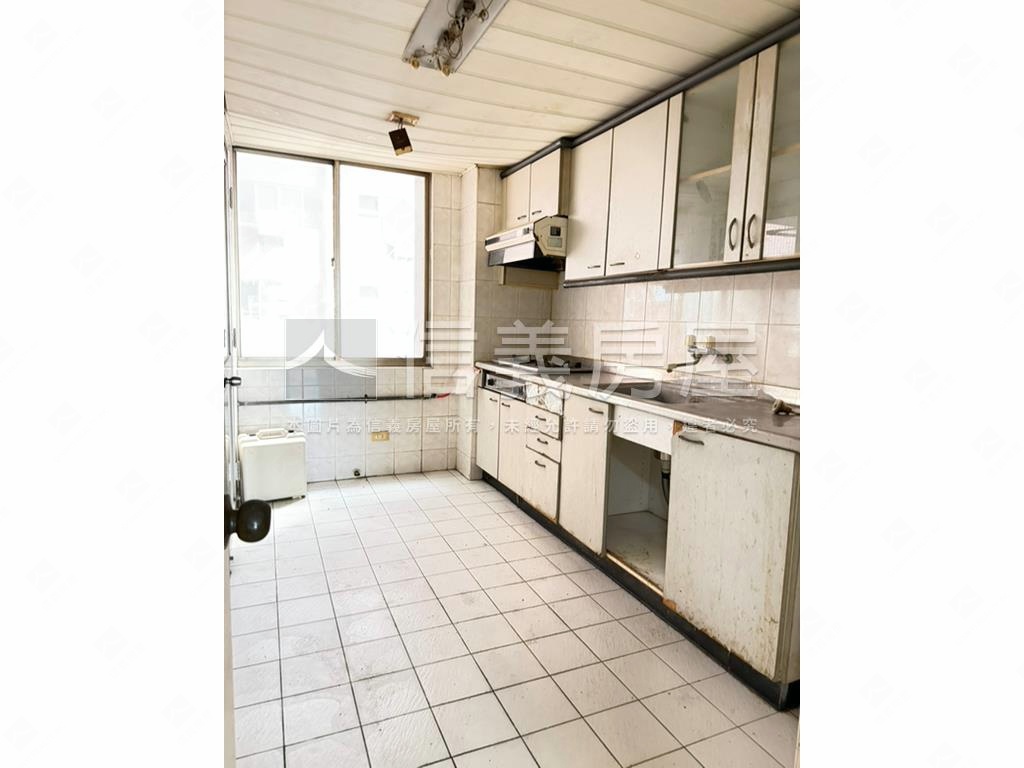 特區歐洲皇家四房美居房屋室內格局與周邊環境