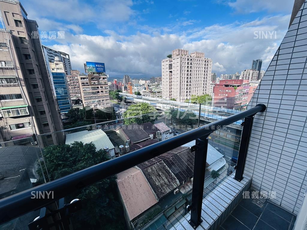 捷運中山直美次高樓層房屋室內格局與周邊環境