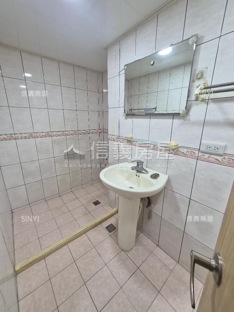 慶懋巨鎮四房車位房屋室內格局與周邊環境