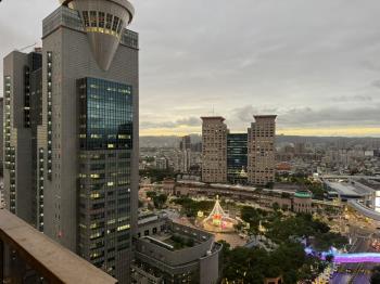 橋峰Ａ＋高樓面耶誕城廣場