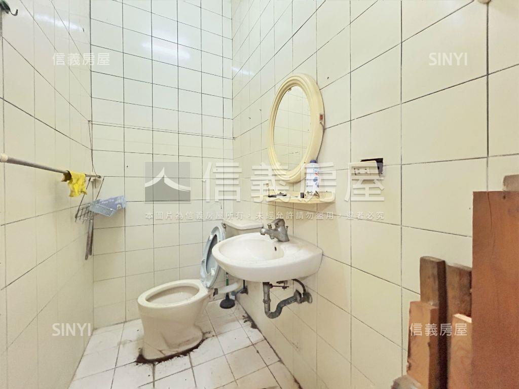 稀有大坪數公寓一樓方便停房屋室內格局與周邊環境