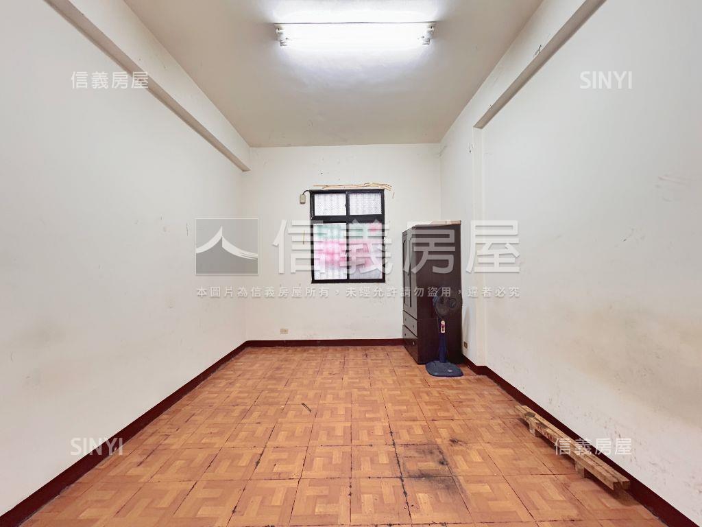 稀有大坪數公寓一樓方便停房屋室內格局與周邊環境