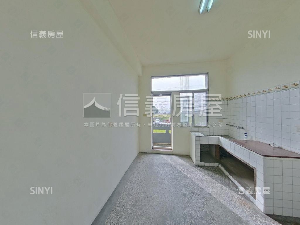 中山路上雙併大面寬店面房屋室內格局與周邊環境
