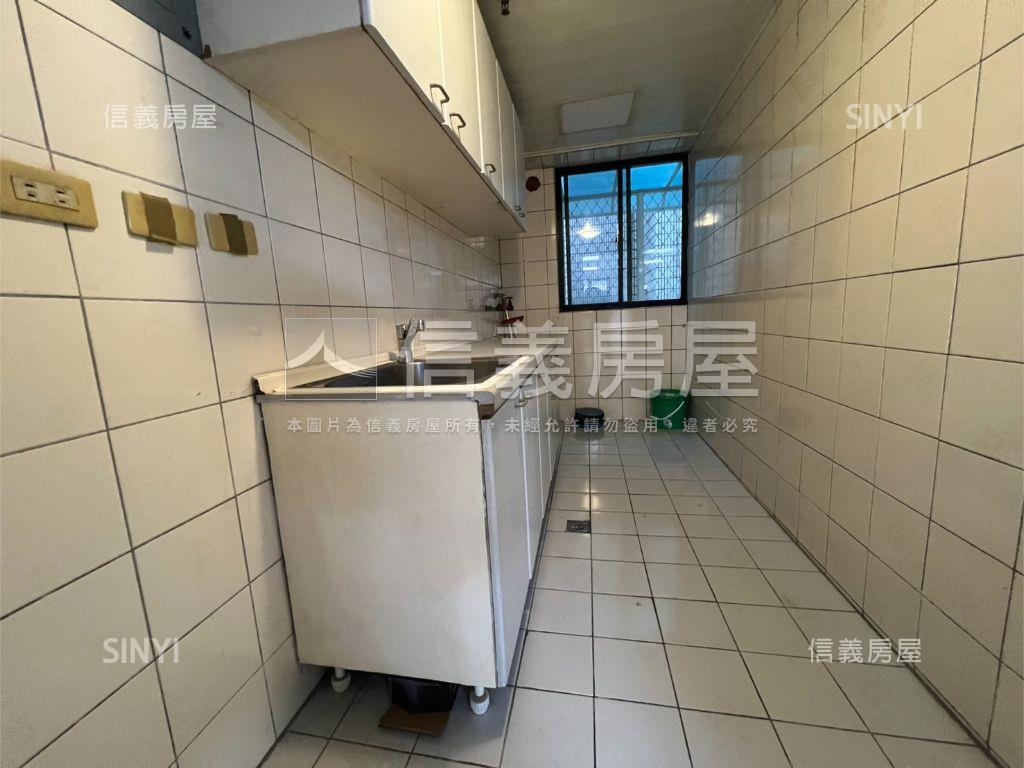 新莊中正路辦公室房屋室內格局與周邊環境