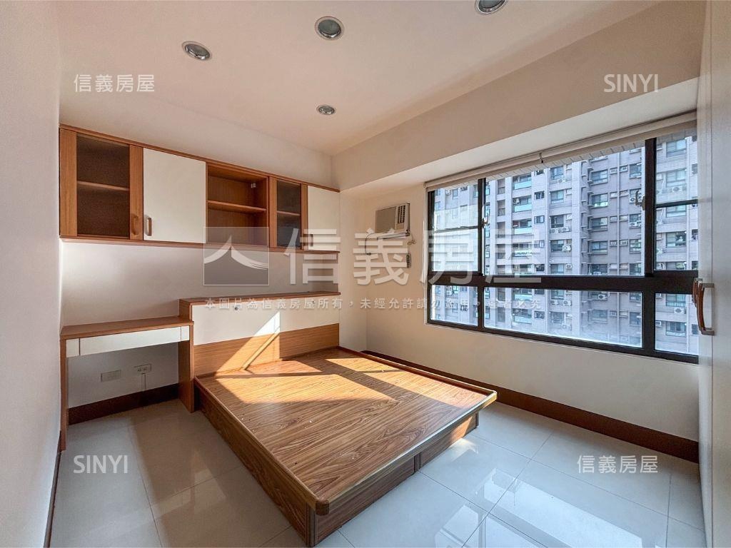 輕軌站旁景觀三房一室平車房屋室內格局與周邊環境