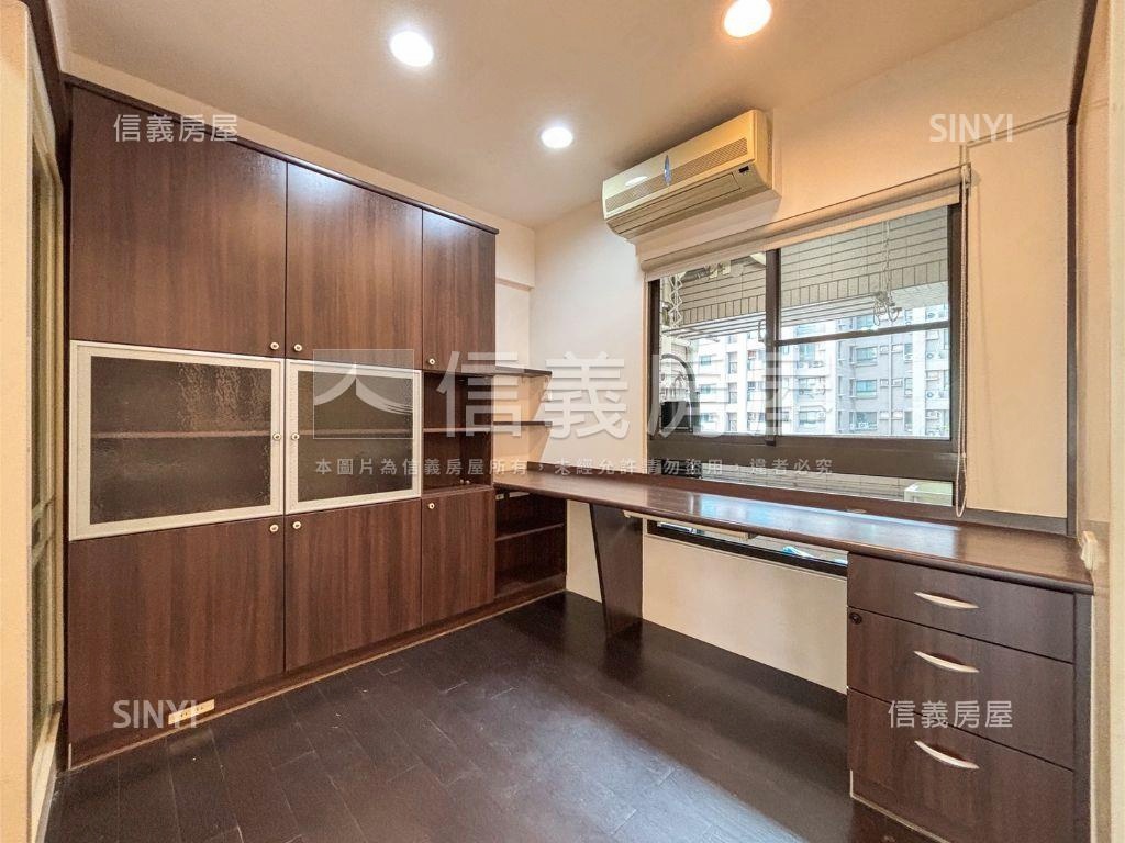 輕軌站旁景觀三房一室平車房屋室內格局與周邊環境