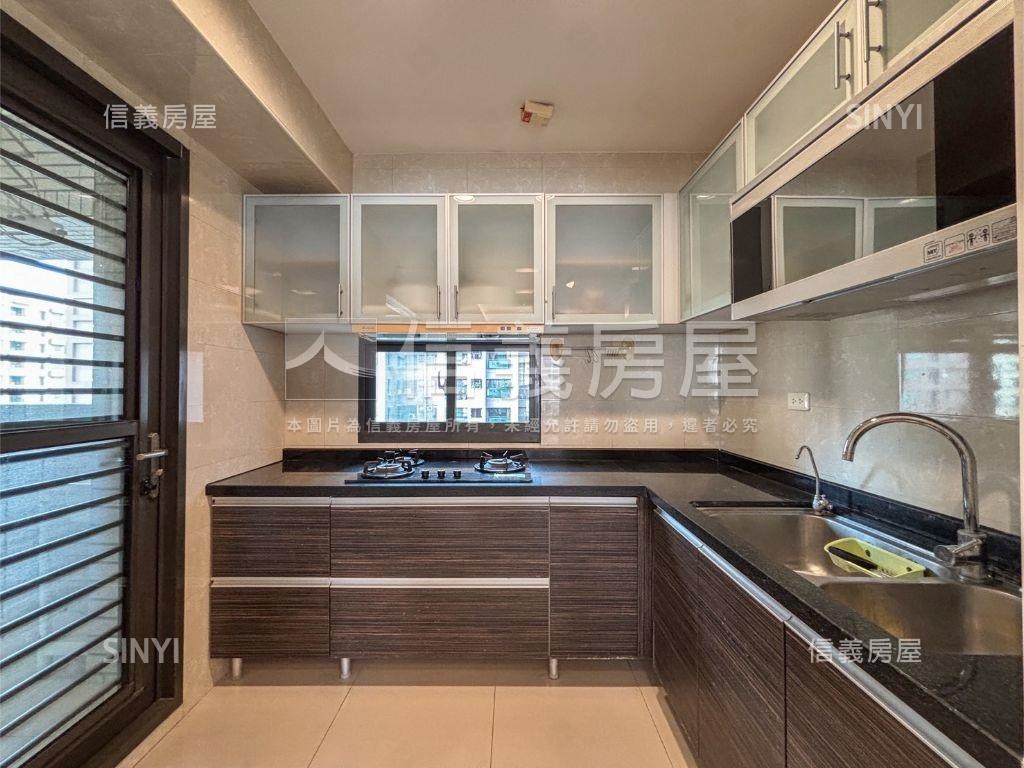 輕軌站旁景觀三房一室平車房屋室內格局與周邊環境