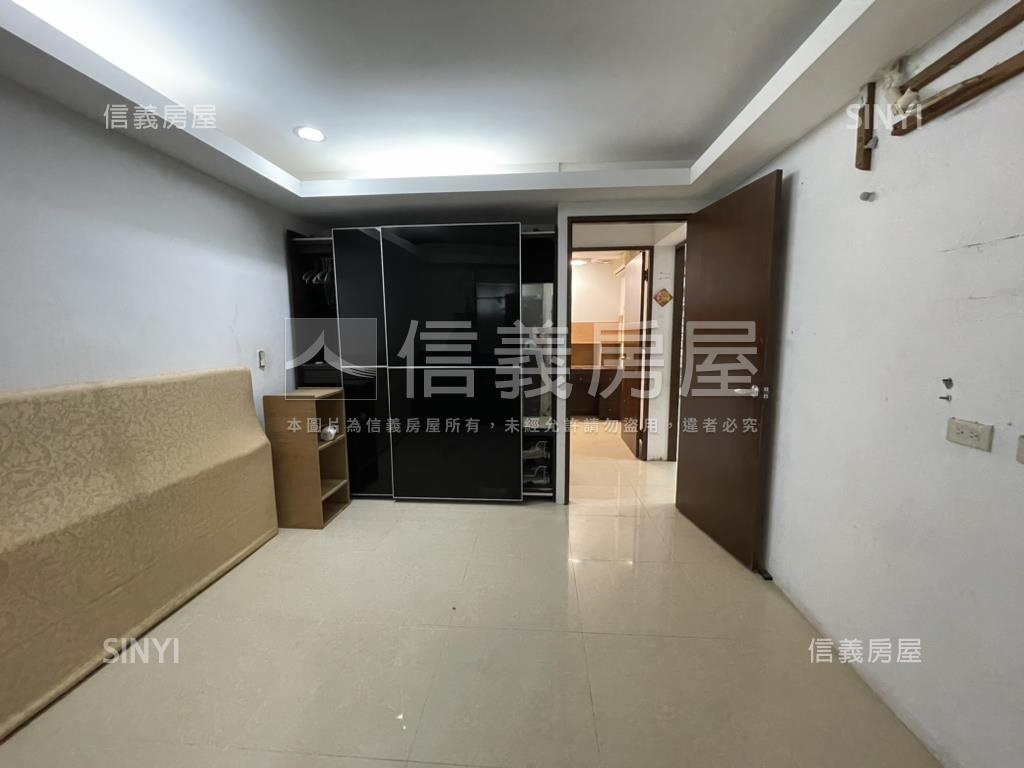 前後陽台自強方正三樓房屋室內格局與周邊環境