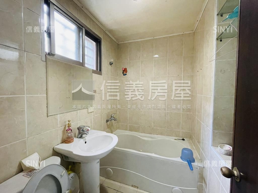 前後陽台自強方正三樓房屋室內格局與周邊環境