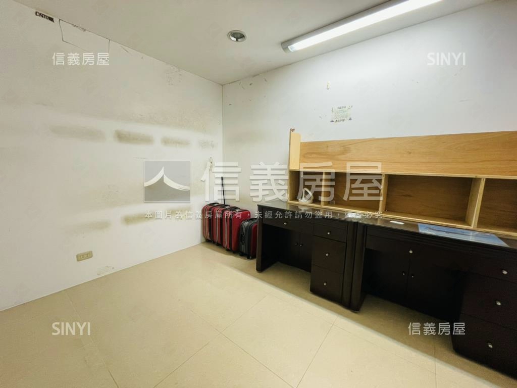 前後陽台自強方正三樓房屋室內格局與周邊環境