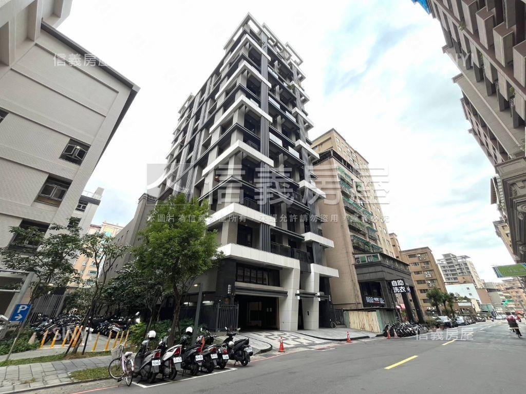 柳堤公園。臻藏兩房車位房屋室內格局與周邊環境