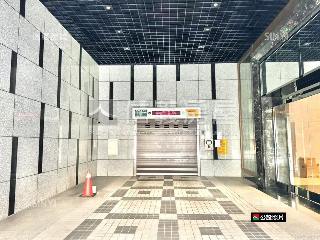 柳堤公園。臻藏兩房車位房屋室內格局與周邊環境