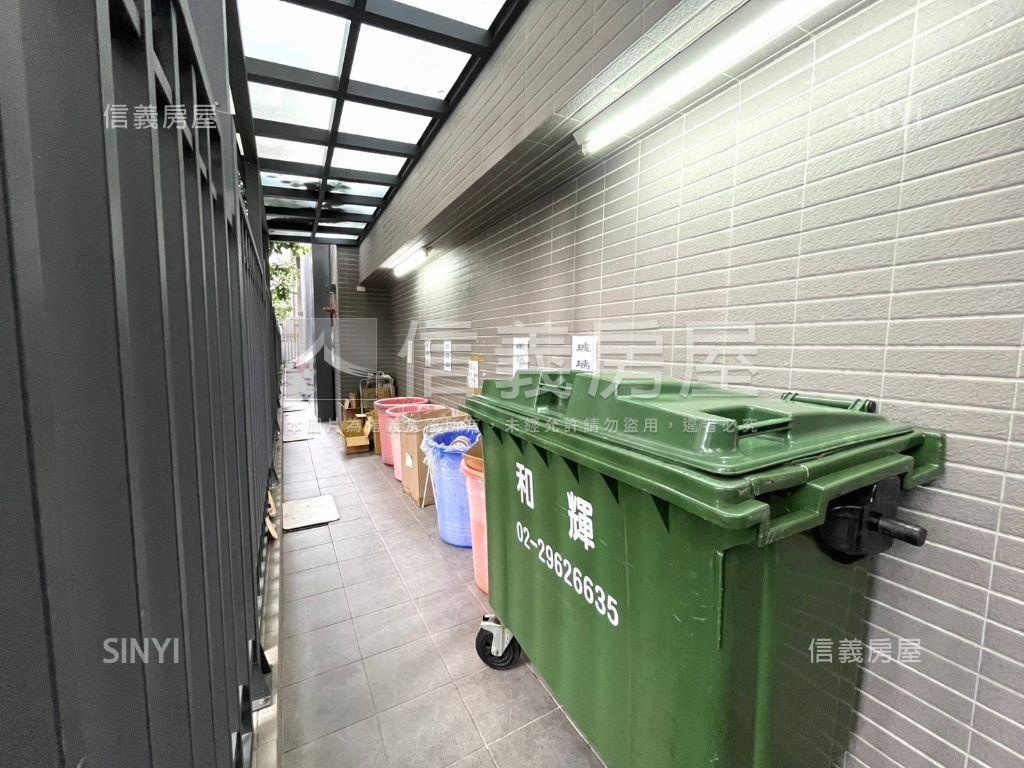 柳堤公園。臻藏兩房車位房屋室內格局與周邊環境