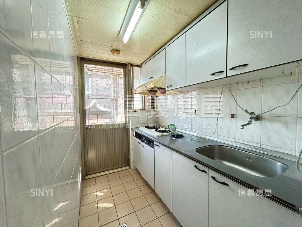 裕毛屋三房附車位房屋室內格局與周邊環境