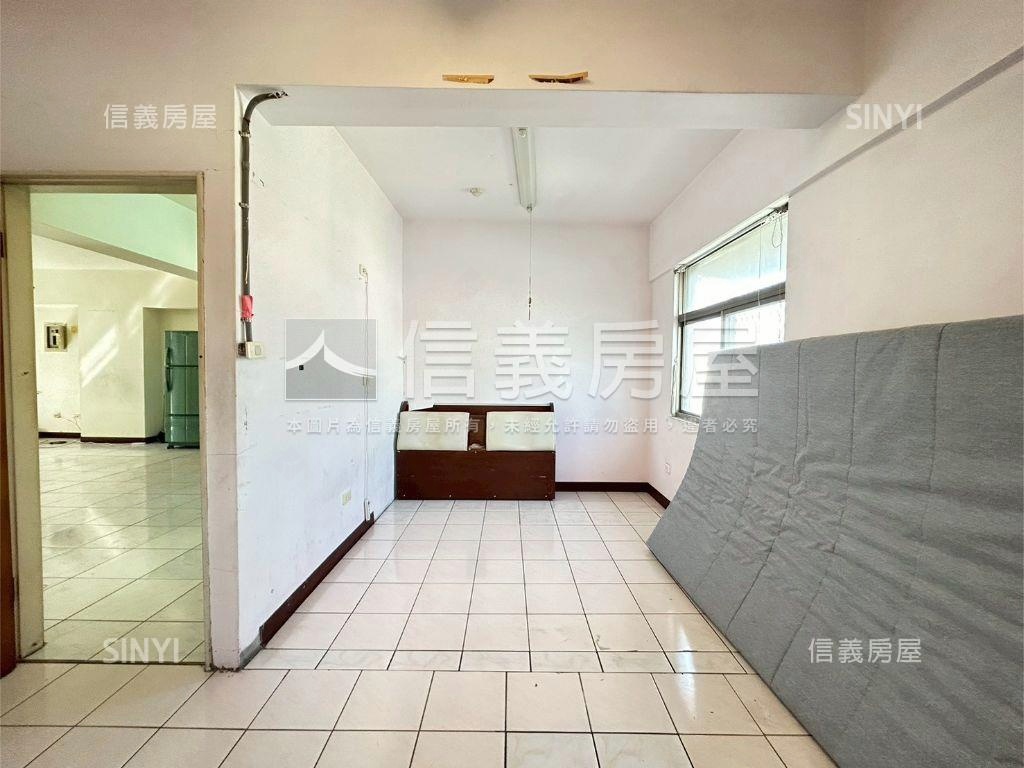 裕毛屋三房附車位房屋室內格局與周邊環境