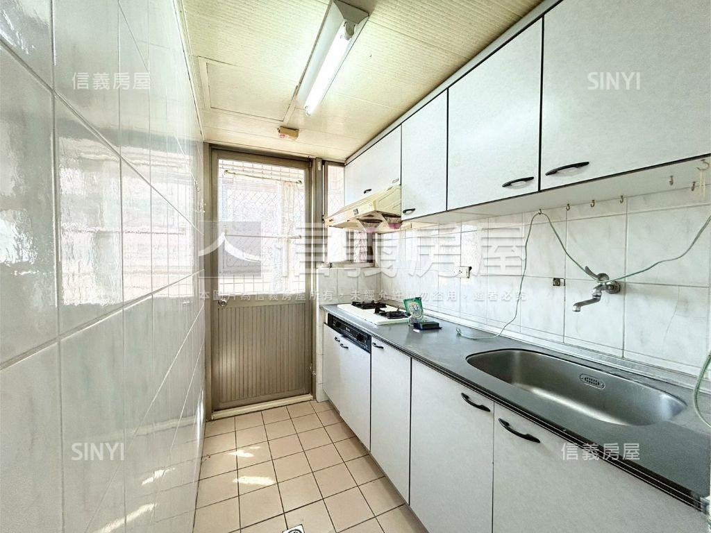 裕毛屋三房附車位房屋室內格局與周邊環境