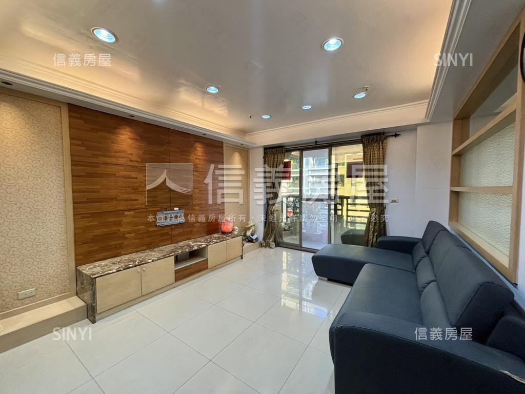 新都心四房車位房屋室內格局與周邊環境