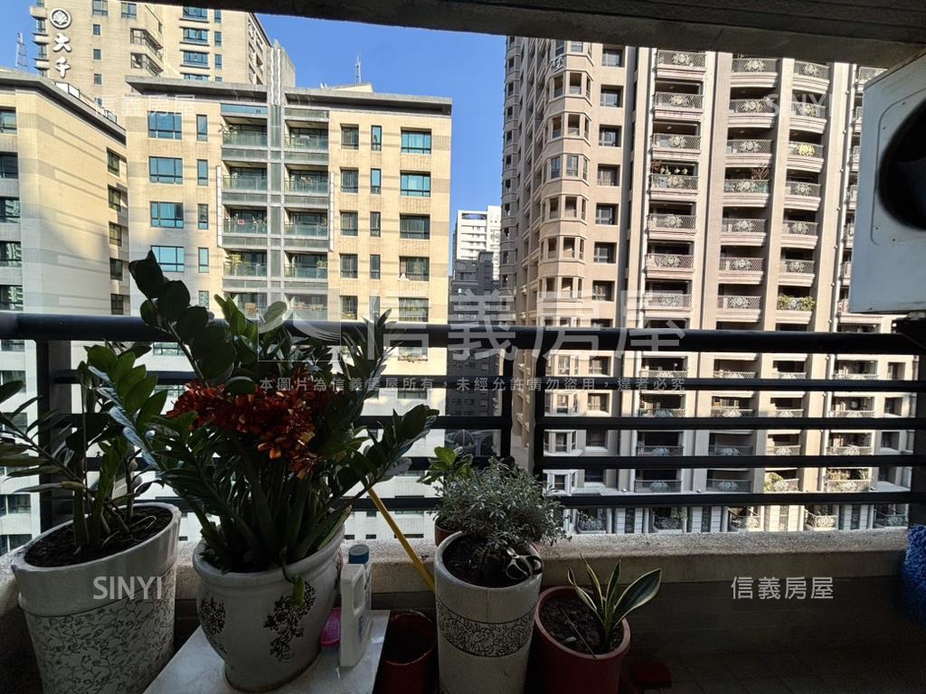 新都心四房車位房屋室內格局與周邊環境