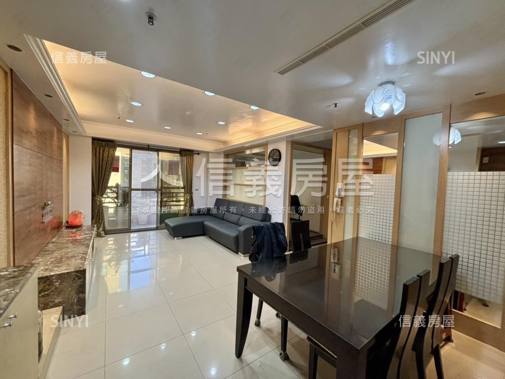 新都心四房車位房屋室內格局與周邊環境