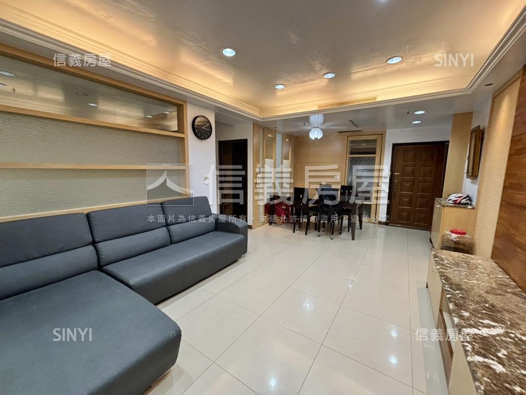 新都心四房車位房屋室內格局與周邊環境