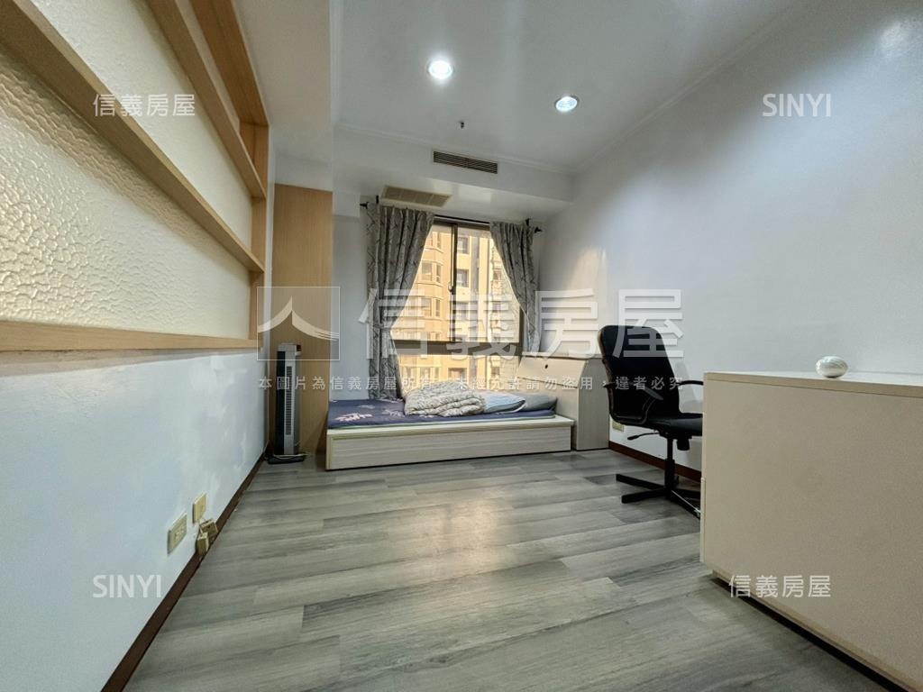 新都心四房車位房屋室內格局與周邊環境