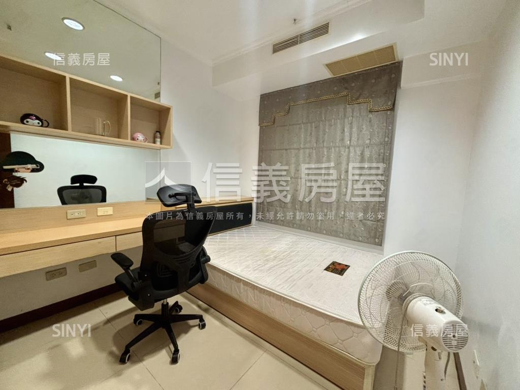 新都心四房車位房屋室內格局與周邊環境