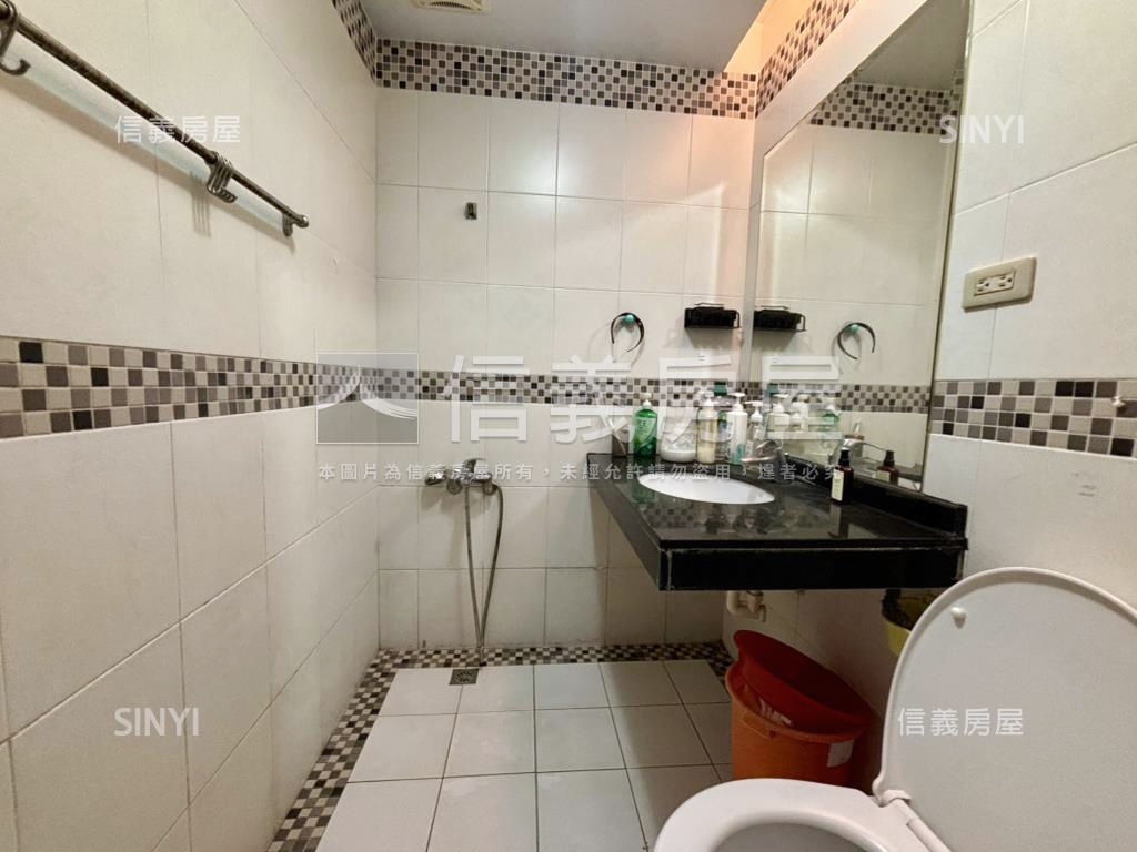 新都心四房車位房屋室內格局與周邊環境