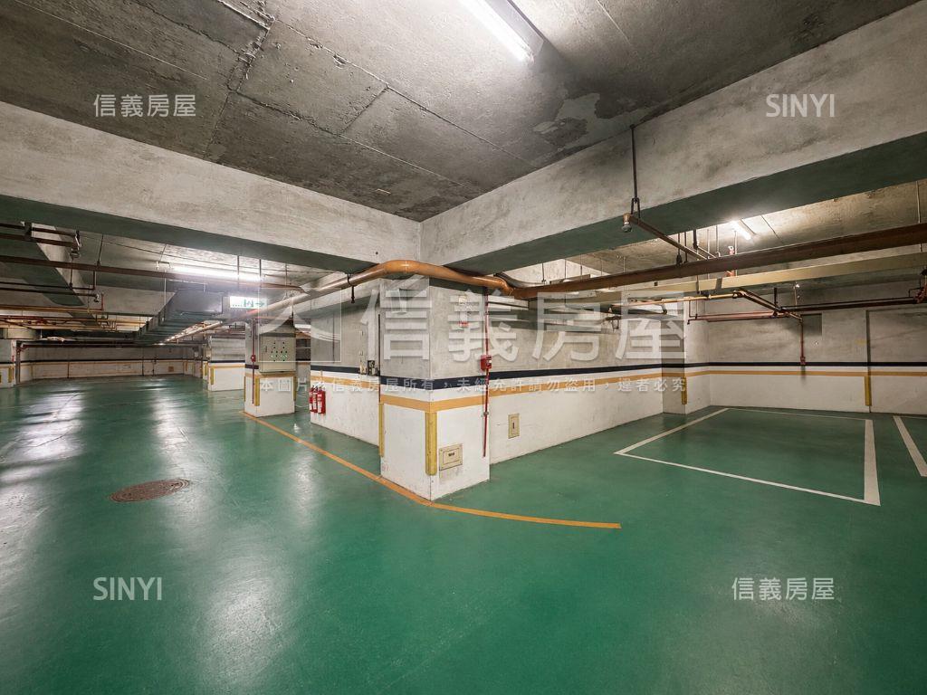 巨蛋全誠美裝採光四房平車房屋室內格局與周邊環境