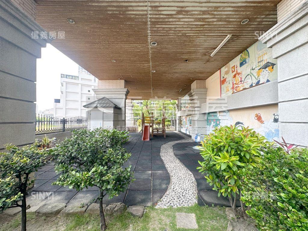 巨蛋全誠美裝採光四房平車房屋室內格局與周邊環境