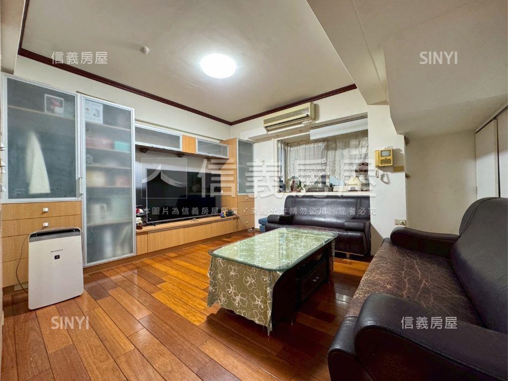 登峰造極樓中樓四房車位房屋室內格局與周邊環境