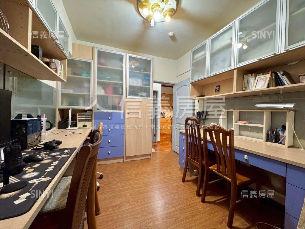 登峰造極樓中樓四房車位房屋室內格局與周邊環境